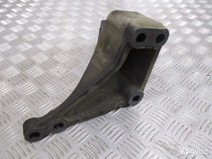 Кронштейн двигателя задний левый MAN 51415013088