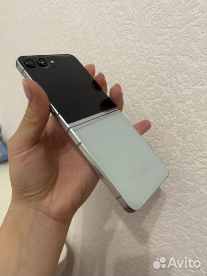 Samsung Galaxy Z Flip5, 8/256 ГБ