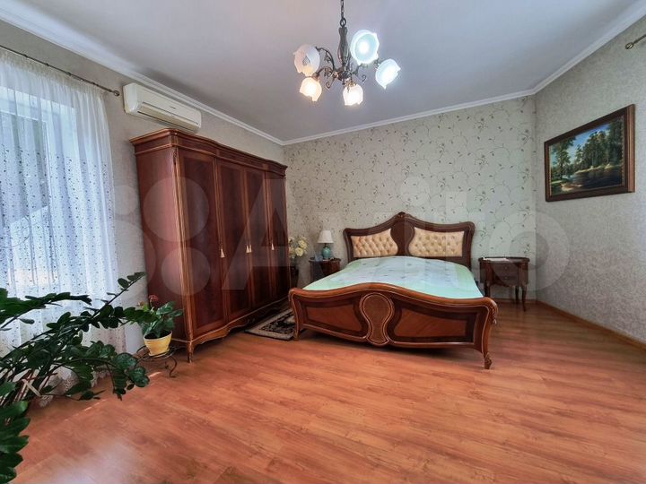 4-к. квартира, 143 м², 1/2 эт.