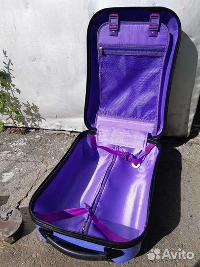 Чемодан на колесах детский