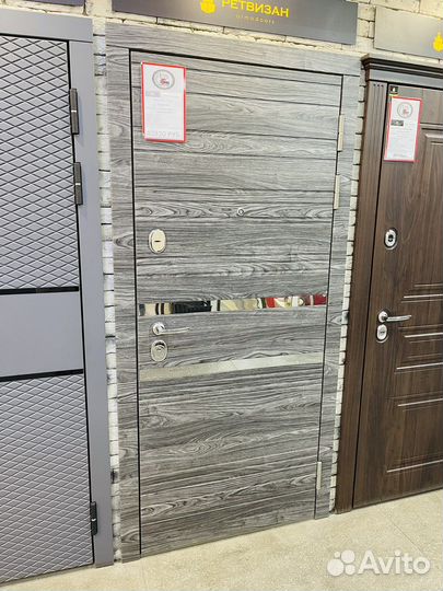 Дверь красивая новая