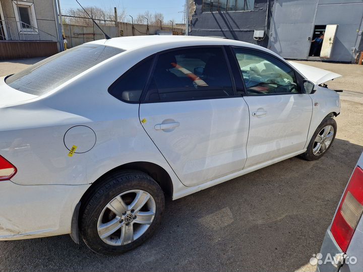 В разборе Volkswagen Polo 5 Седан 1.6 cfna МКПП
