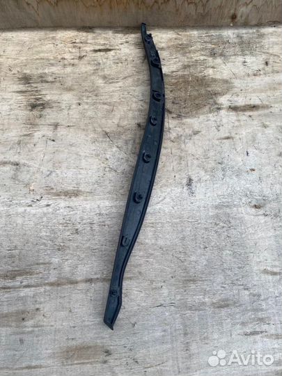 Накладка задней леаой двери VW Jetta 5