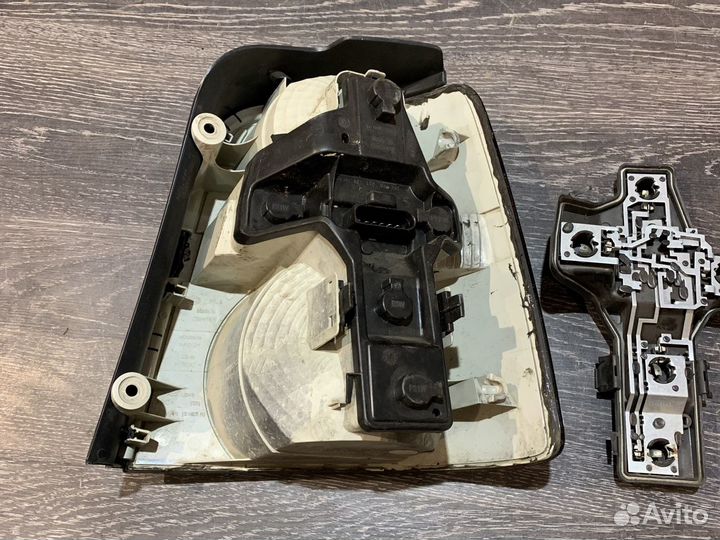 Задний левый фонарь cross touran