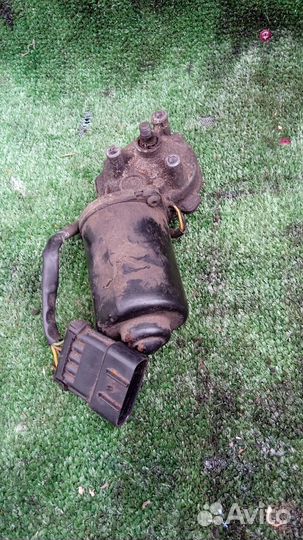 Моторчик стеклоочистителя передний Opel Omega