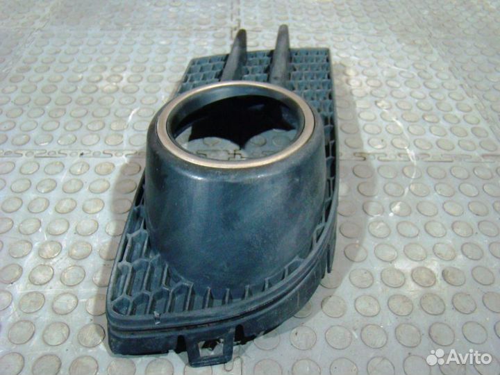 VW Tiguan 1 Решетка в бампер правая