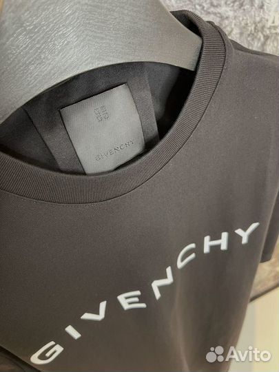 Футболка Givenchy