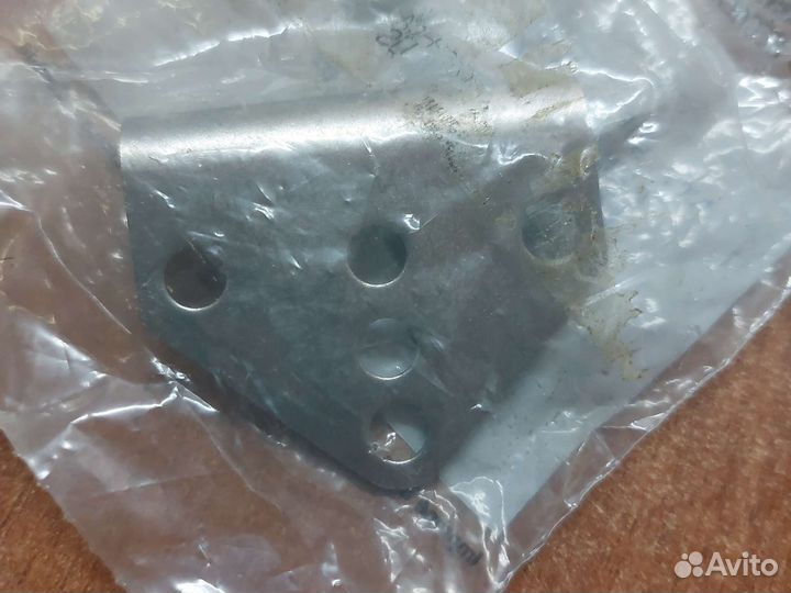 204390267 Кронштейн троса привода дросс. з Sea-Doo