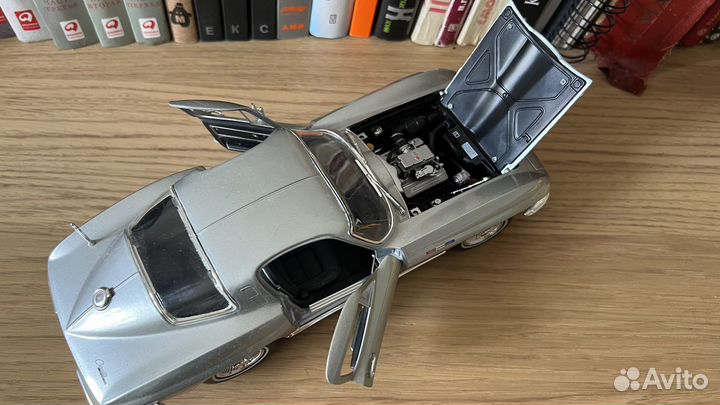 Chevrolet Corvette 1/18 коллекционная модель