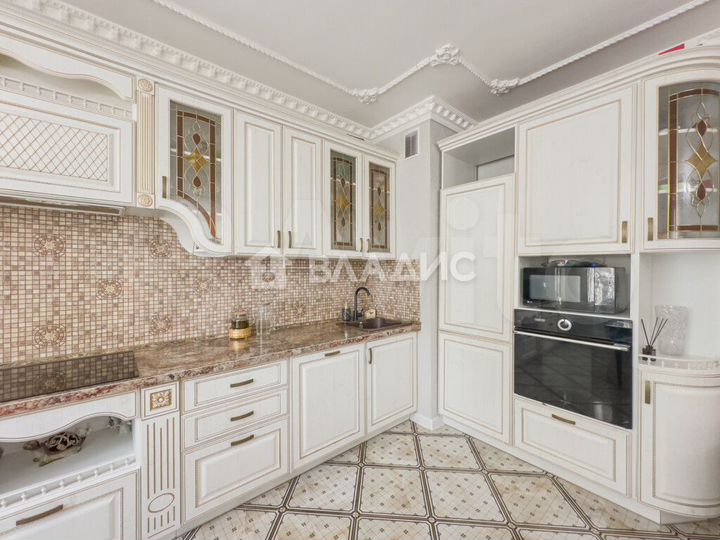 3-к. квартира, 80 м², 3/23 эт.