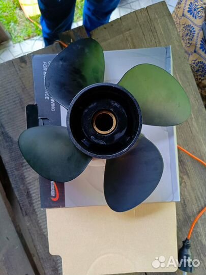 Винт гребной 13 3/4*19