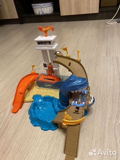 Игровой набор Hot Wheels акула,автомойка,заправка
