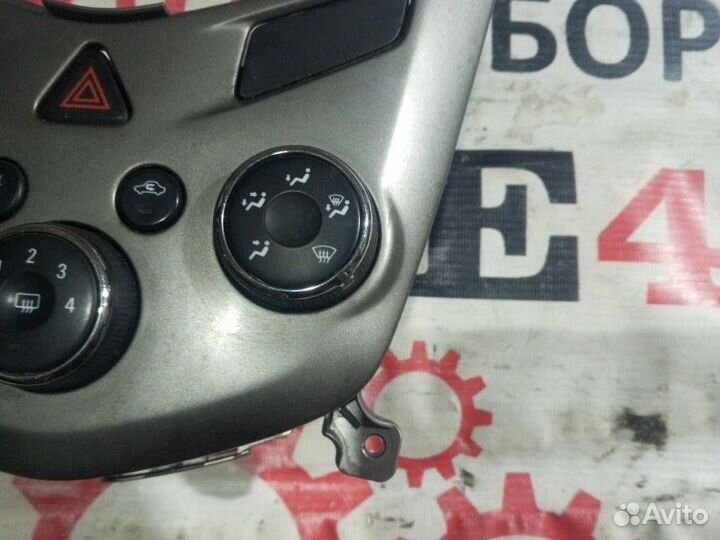 Блок управления печкой Chevrolet Aveo T300 1.6