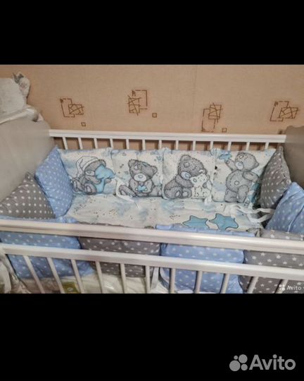 Детская кроватка с маятником и ящиками