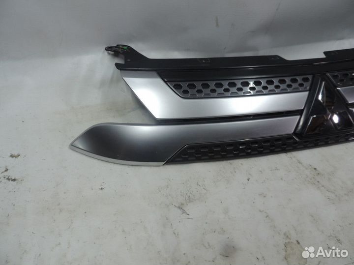 Решетка радиатора Mitsubishi Outlander 2018
