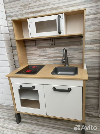 Детская кухня IKEA с посудой