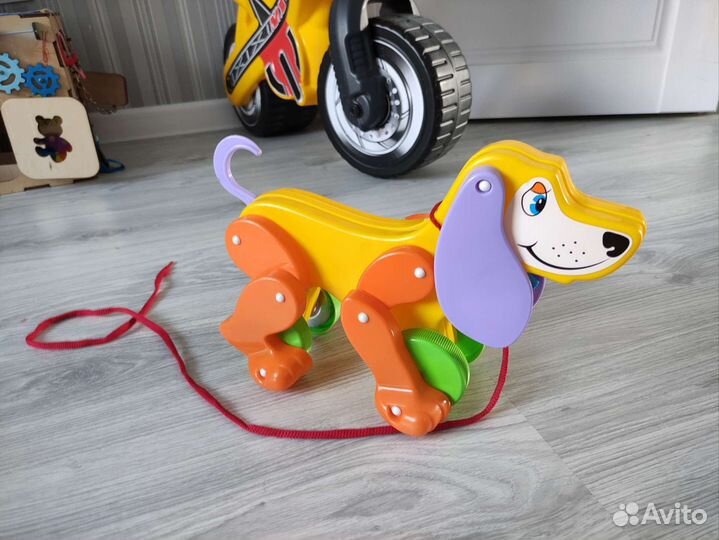 Собачка на колёсиках