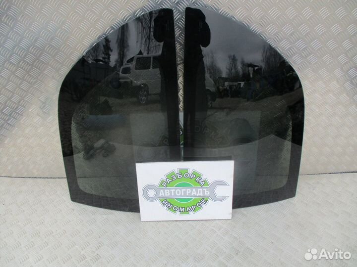 Стекло заднее левое и правое Dodge Caravan 3