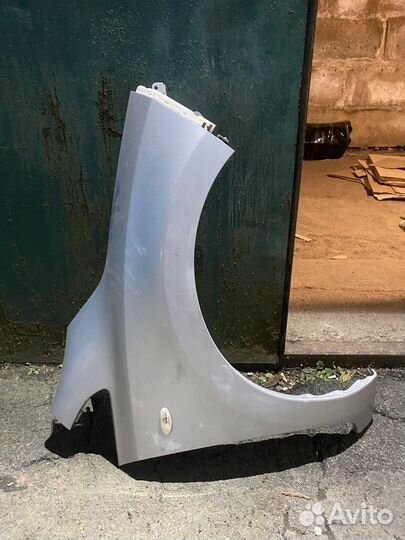 Крыло Nissan Leaf