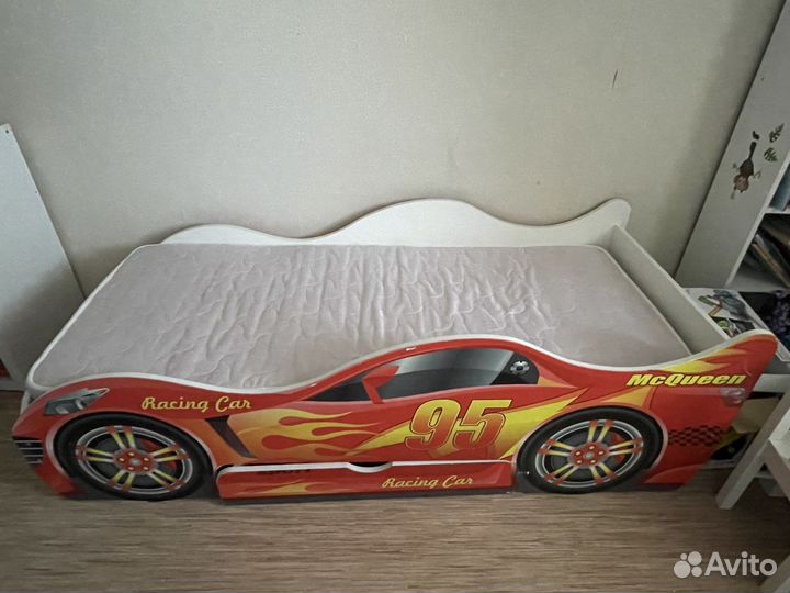 Кровать машина с матрасом