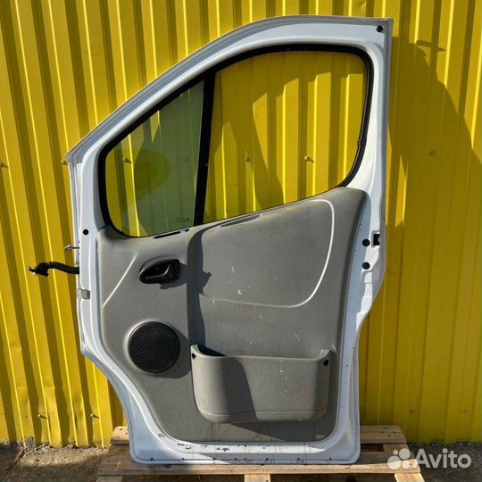 Дверь передняя правая Opel Vivaro 2.0 2012