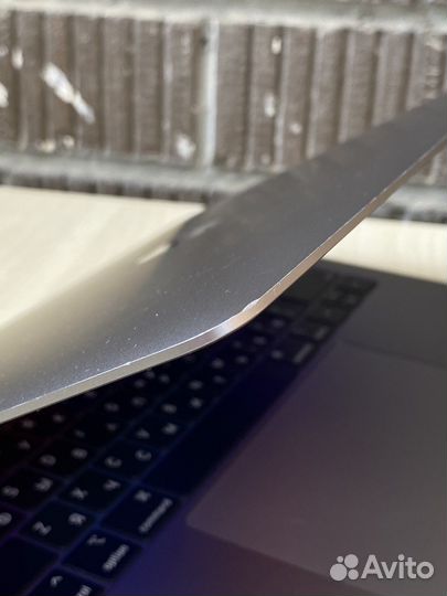 MacBook Pro 13 mid 2019 16gb 256gb touch bar