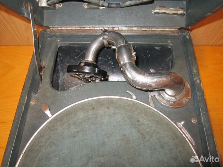 Патефон Н.К.М главширпотреб