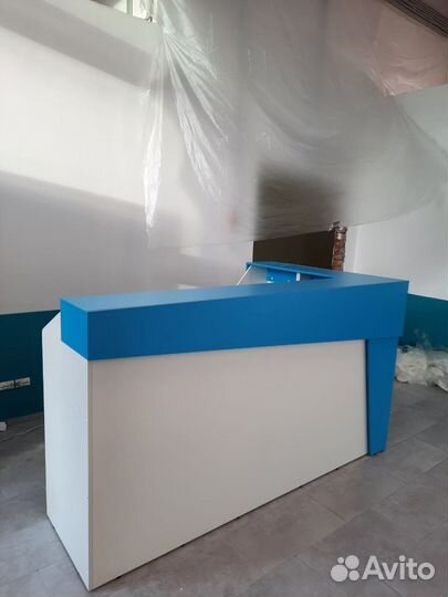 Стойка ресепшн