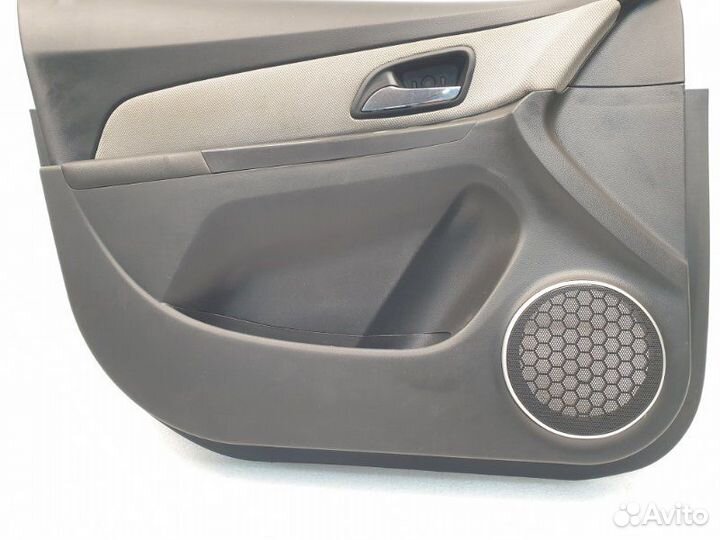 Обшивка двери передняя левая Chevrolet Cruze 1.6