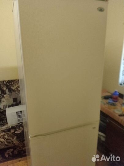 Холодильник в рабочем нормально работает