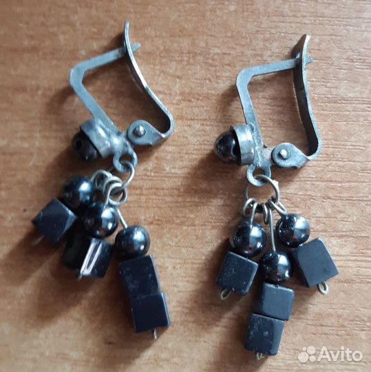 Серьги с лунный камнем и гематитом