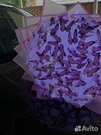 Букет из бабочек гипсофилой конфетами