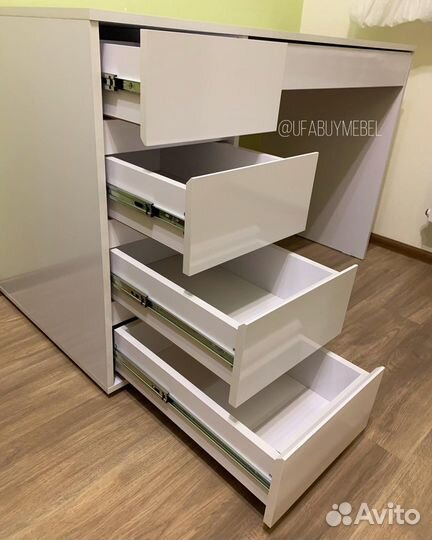 Стол письменный,столы письменные,стол белый глянец