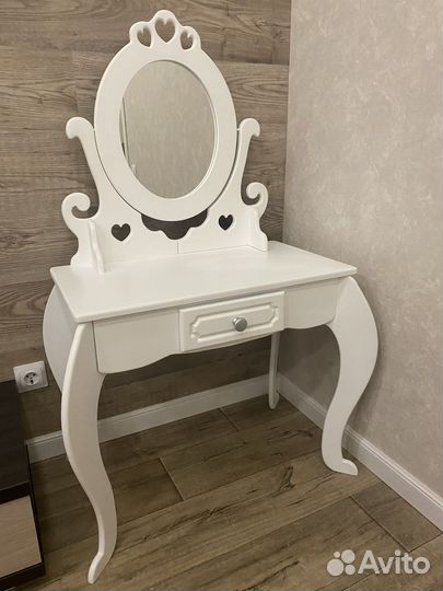 Детский туалетный столик