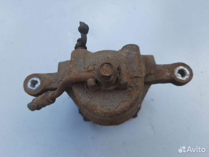 Суппорт передний левый Хендай Верна Акцент 3