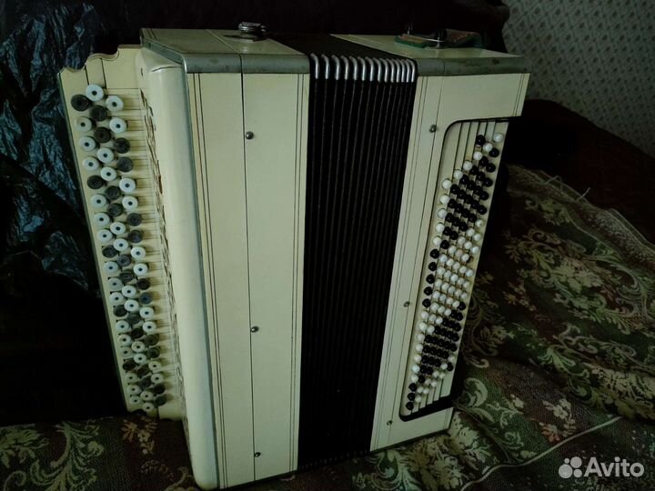 Баян заказной цельнопланочный, авторский аккорд
