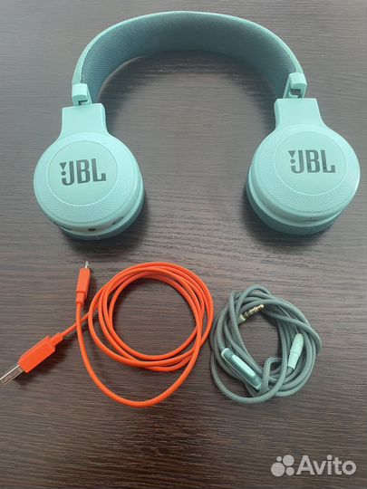 Беспроводные наушники jbl E45BT