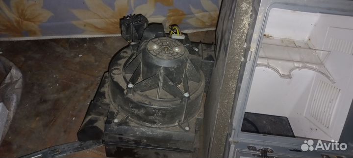 Холодильник заднего ряда бмв