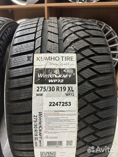 Kumho WinterCraft WP72 245/35 R19 и 275/30 R19 93W