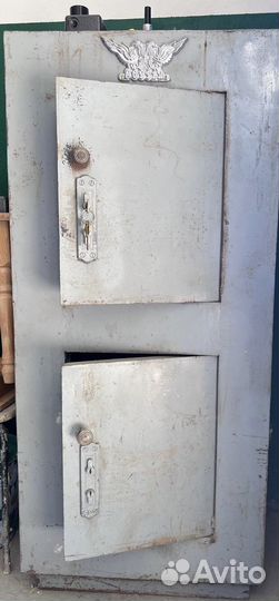 Сейф металлический