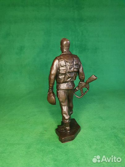 Статуэтка из бронзы Воин-интернационалист