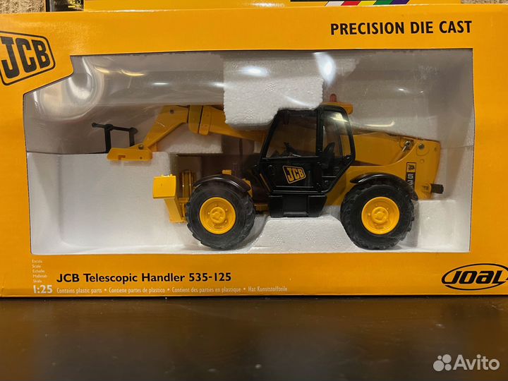 Телескопический погрузчик JCB 535-135 (масшт.1:25)