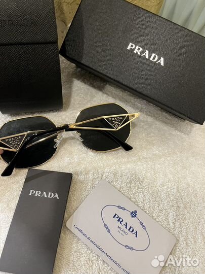 Солнцезащитные очки prada черные полный комплект