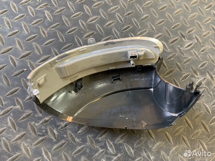 Указатель поворотов левый Golf 6