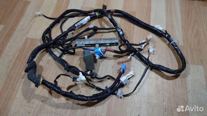 Проводка багажника TLC200 toyota Land Cruiser 200