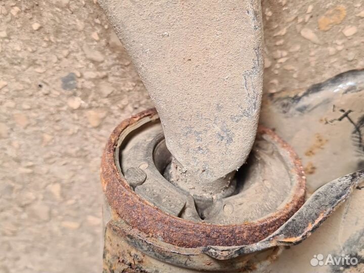 Передний рычаг левый Volvo S80 2