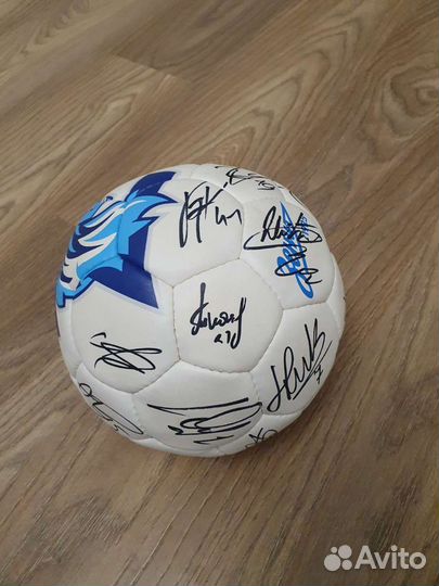 Футбольный мяч с автографами