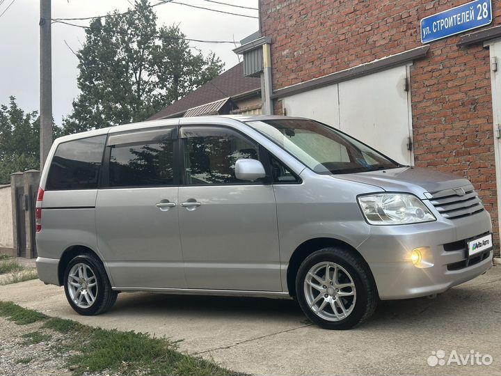 Toyota Noah 2.0 AT, 2002, 217 540 км