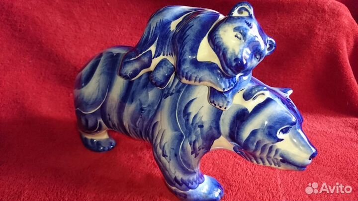 Гжель бутылка - штоф Медведица и медвежонок