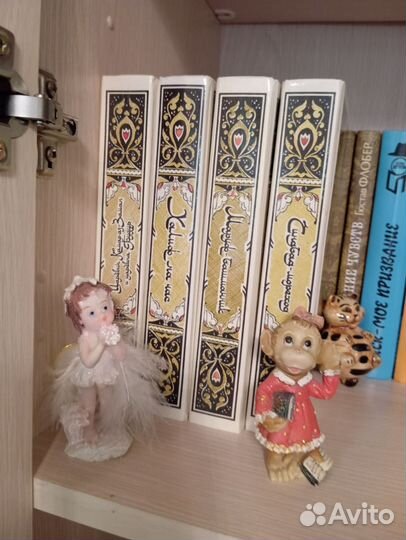 Книги, резные